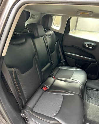 Jeep Compass cena 81000 przebieg: 142500, rok produkcji 2018 z Pobiedziska małe 106
